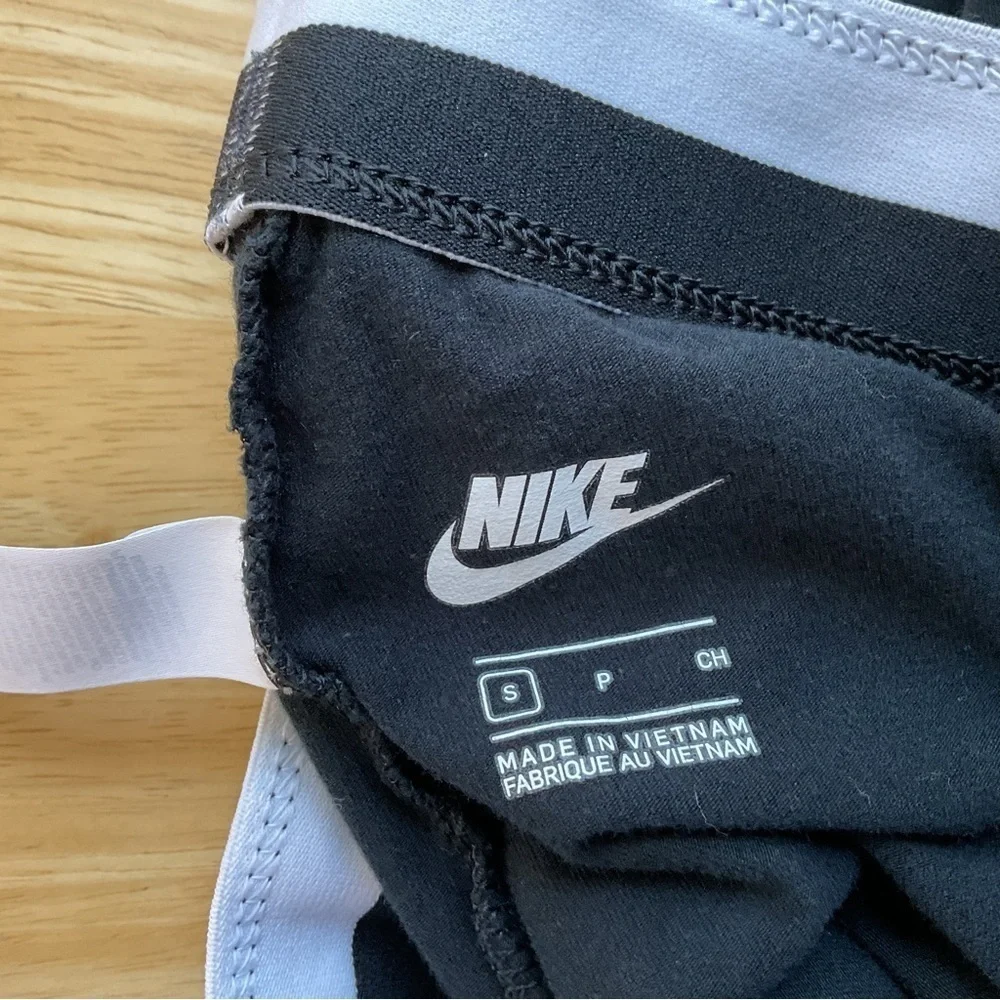 Nike Spell‎ Out Cropped Legging Pants Size Small